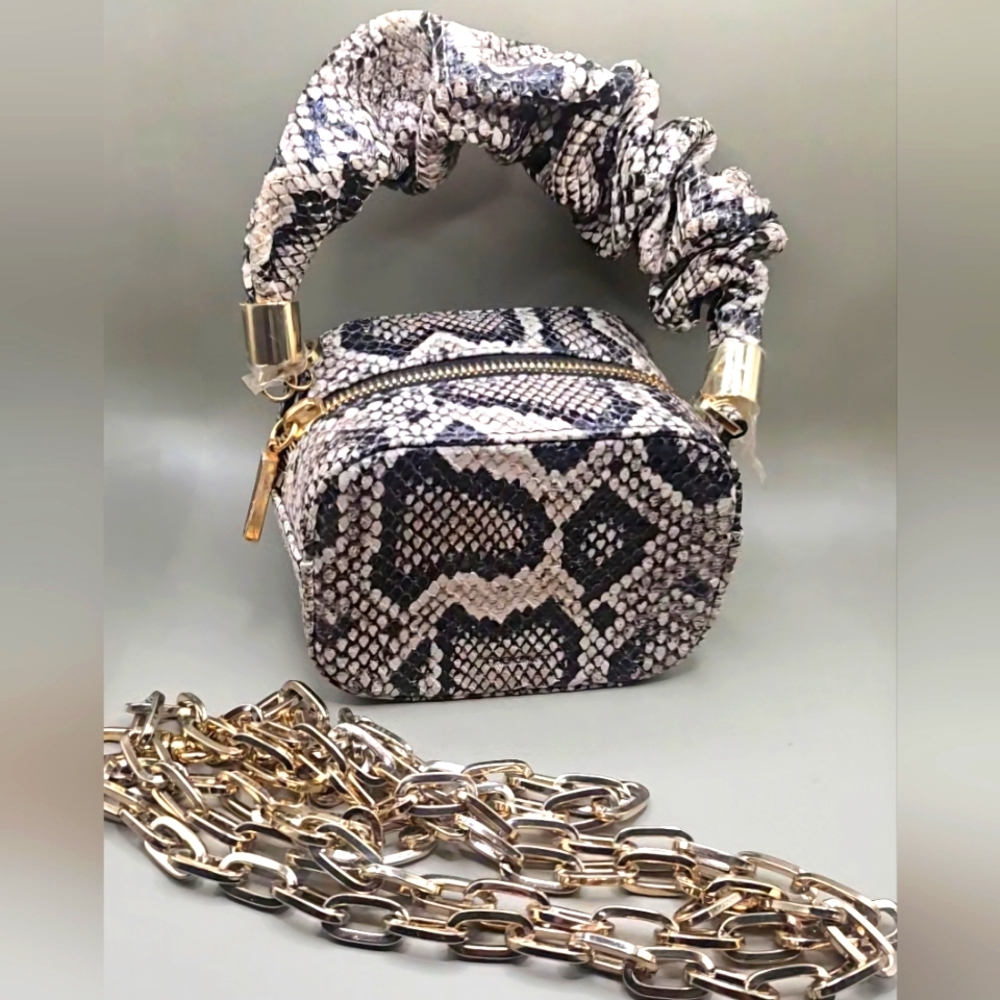 NWOT Authenticate THE SANT mini Kinchaku 2way crossbody bag